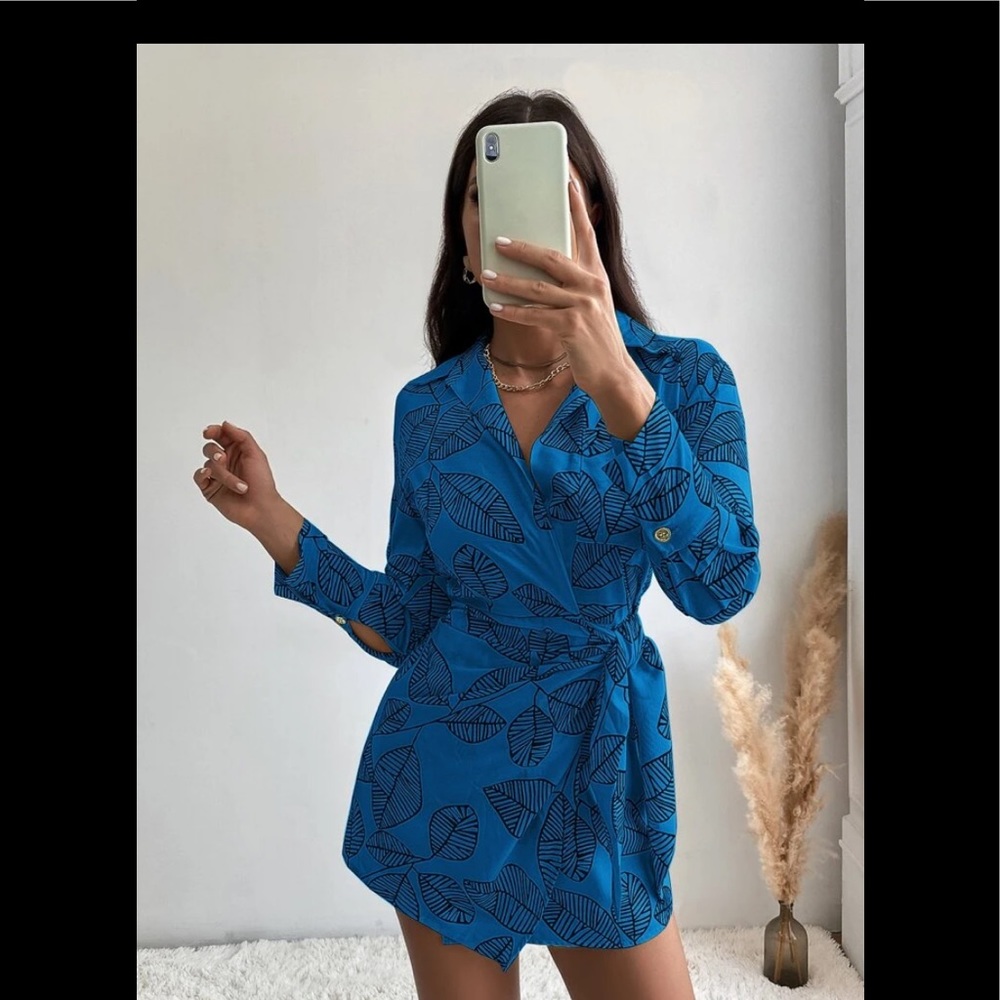 NWOT Leaf Print Knot Side Shirt Dress